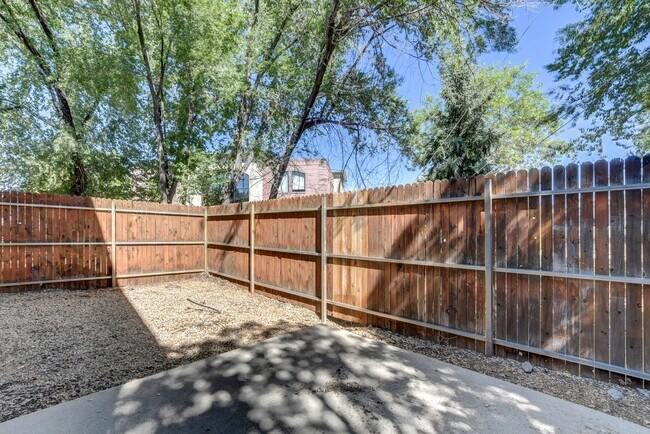 Building Photo - 114 Bradshaw Dr