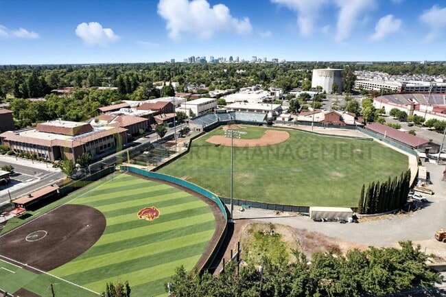 Building Photo - Remodeled 2-Bedroom Gem Near Sac City College