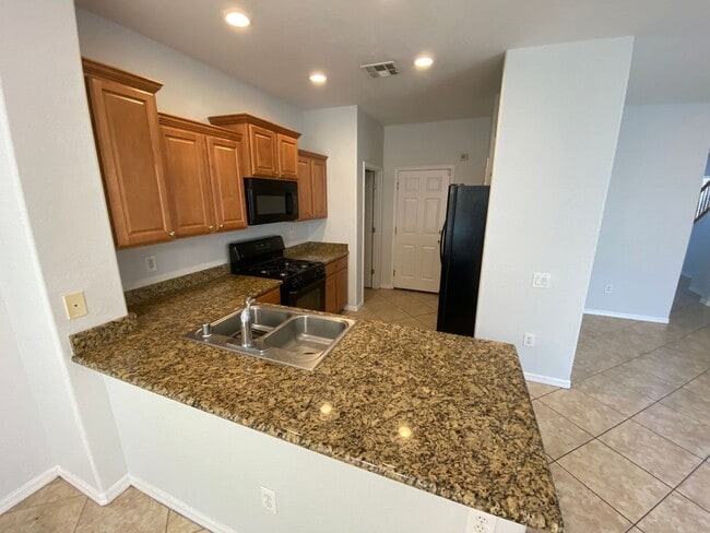 Building Photo - 3 bed/2.5 bath home located in North Las Vegas