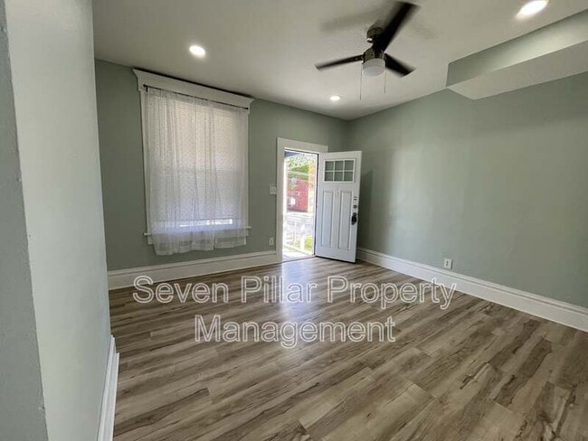 Building Photo - 1347 E Livingston Ave