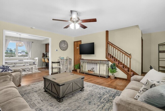 Building Photo - 5457 Warren St