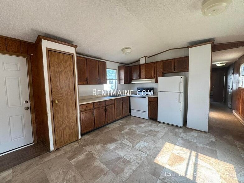 Primary Photo - 8 Goodwin Lp