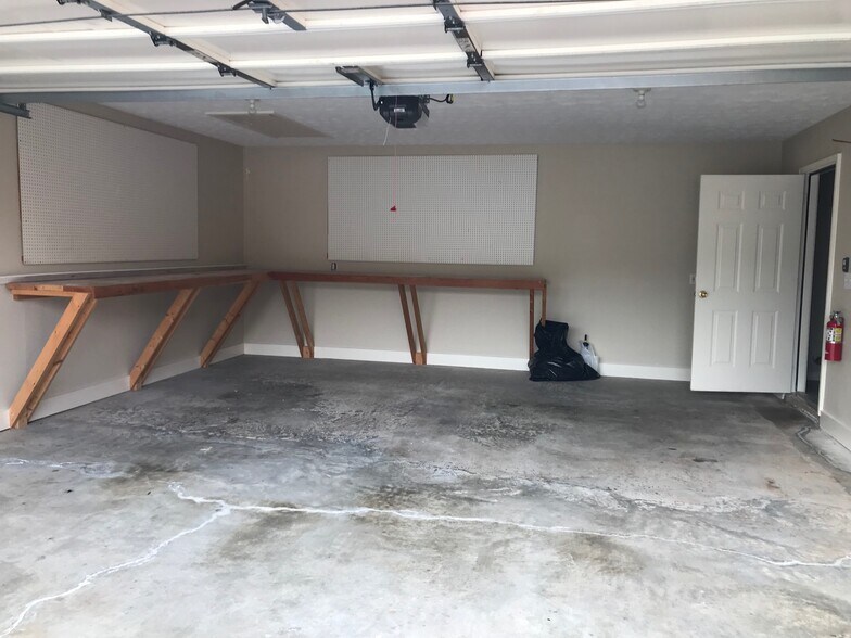 Building Photo - 4402 Orchard Trce