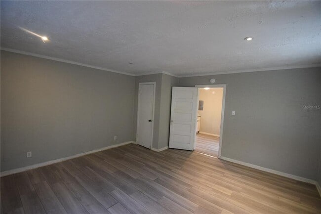 Building Photo - 842 E Lime St