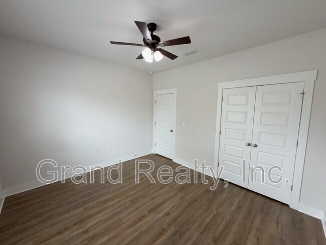 Building Photo - 5869 Danbury Blvd