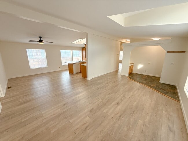 Building Photo - 3 Bedroom, 2 bath house