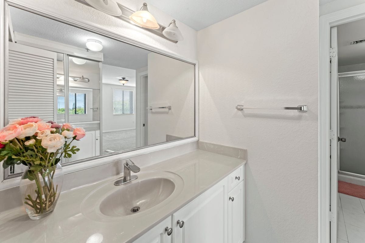 Building Photo - 9340 Fontainebleau Blvd
