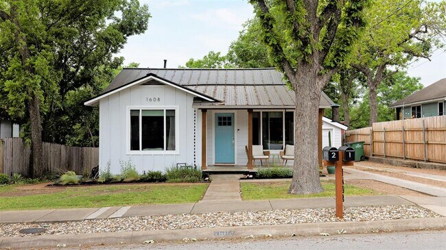Building Photo - 1608 Cedar Ave