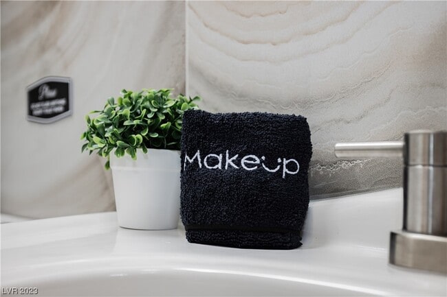 Building Photo - 2205 Santa Paula Dr