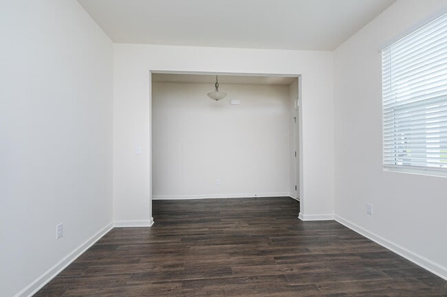 Building Photo - 4027 Abbey Rd