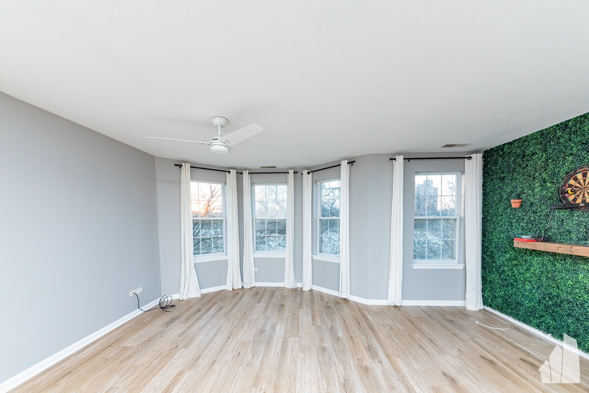 Building Photo - 1471 N Larrabee St
