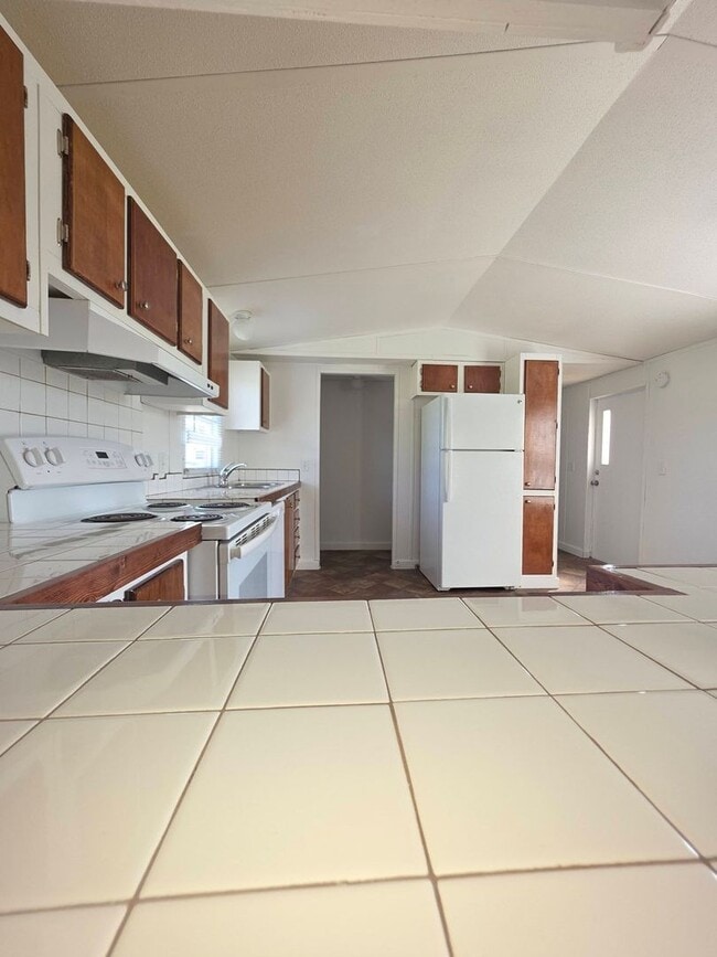 Building Photo - Ready to Move in