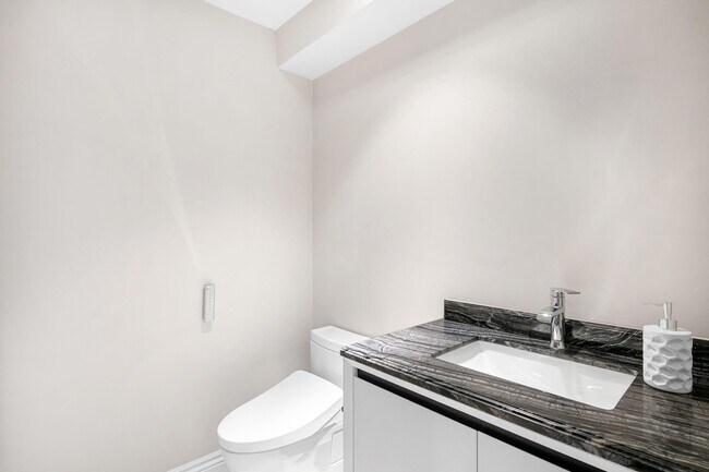 Building Photo - 555 S Ocean Blvd
