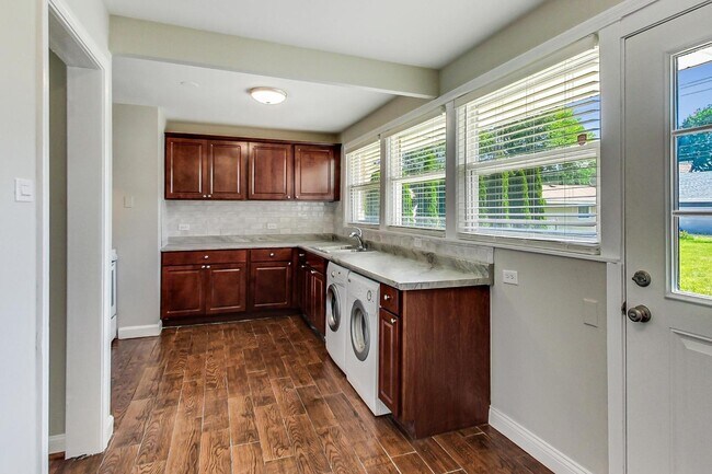Building Photo - 3631 Kemman Ave