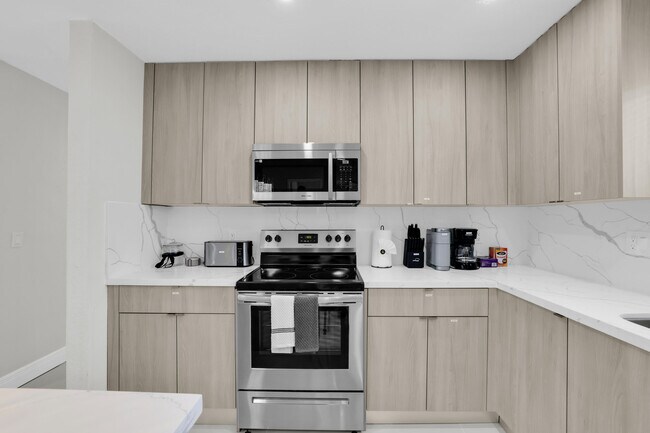 Building Photo - 3160 SW 20th Ct