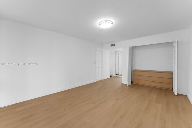 Building Photo - 13951 Kendale Lakes Cir