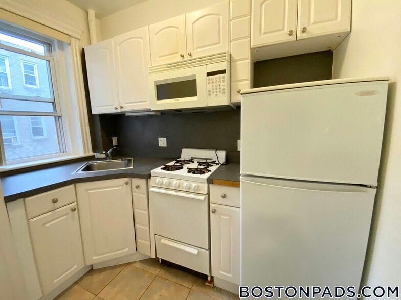 Building Photo - 149 Park Dr