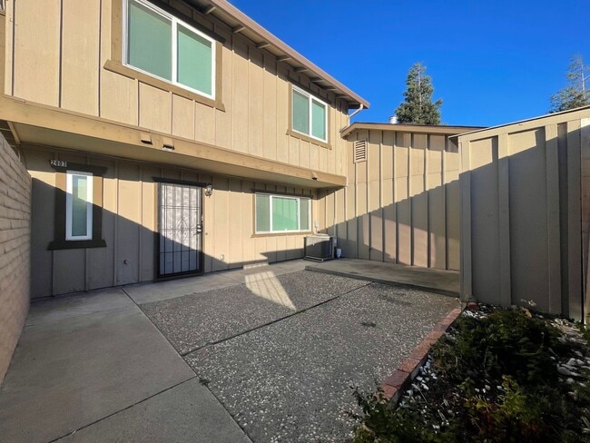 Building Photo - 2603 Carlton Ln