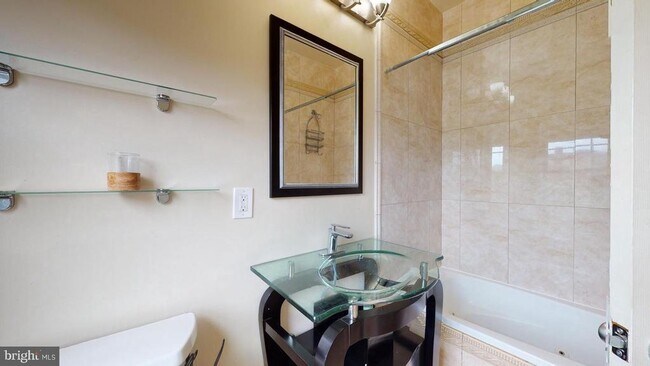 Building Photo - 615 16th St NE