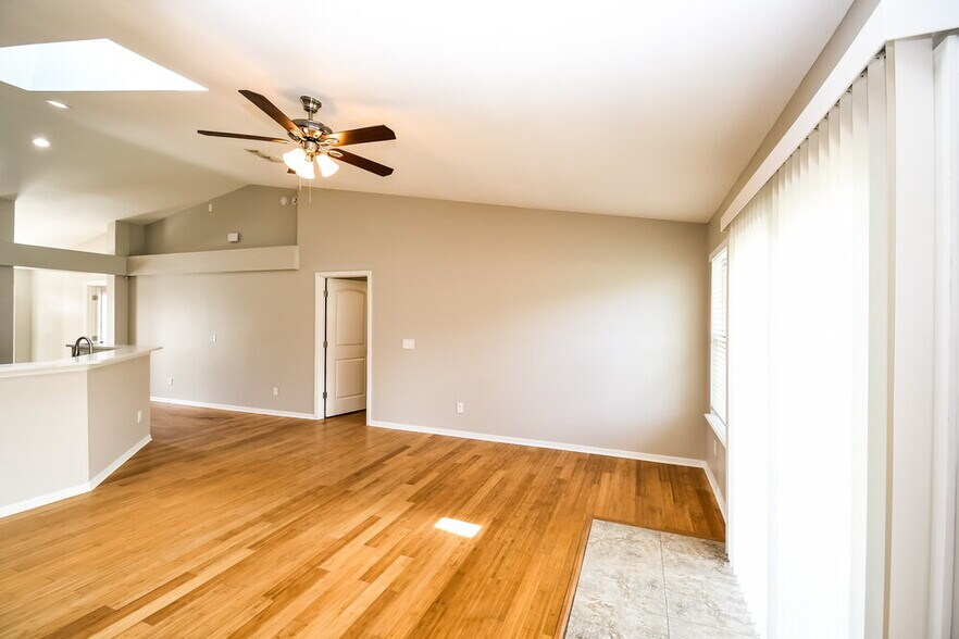 Building Photo - 3016 Golden Pond Blvd