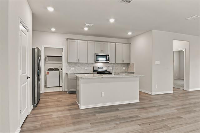 Building Photo - 810 Honeydew Ln