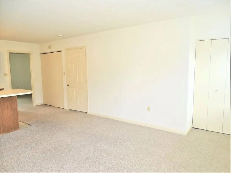 Building Photo - 661 Brunnerville Rd