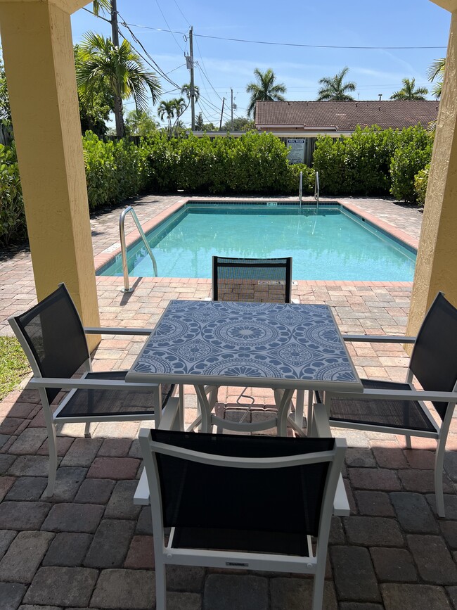 Building Photo - 324 NE 3rd St