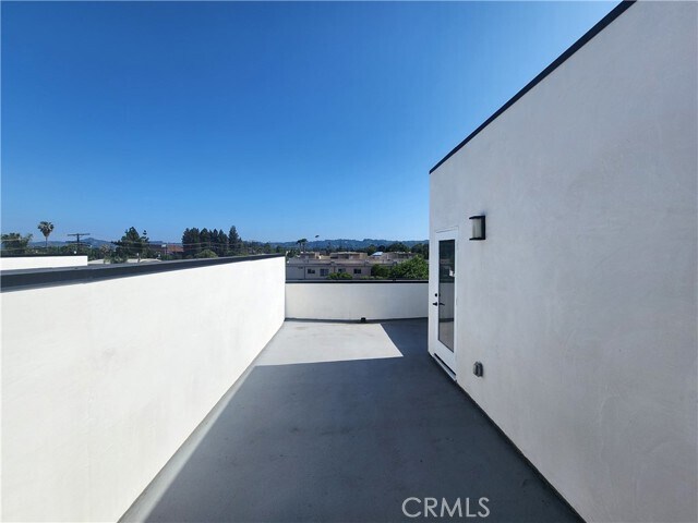 Building Photo - 6061 Fulton Ave