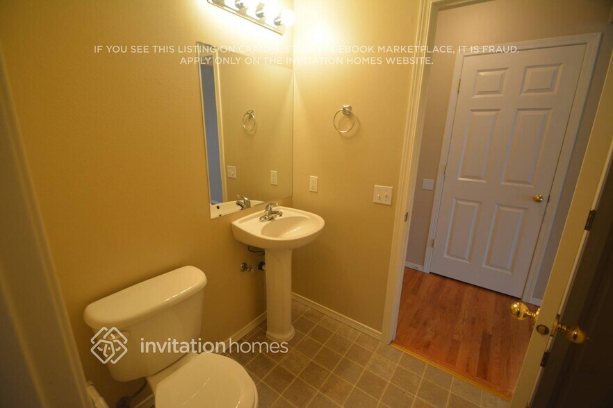 Building Photo - 5806 79th Ave NE