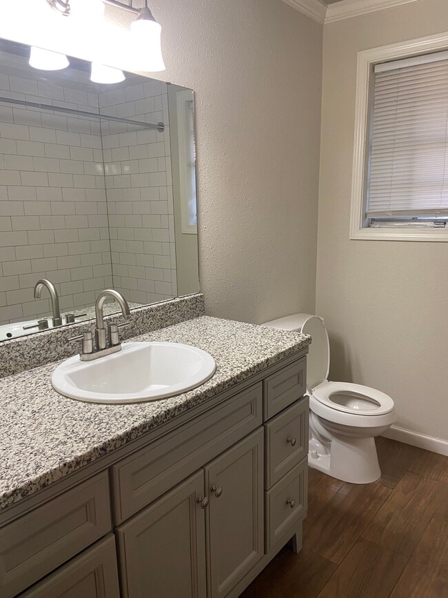 Building Photo - 101 Greenlawn Pl