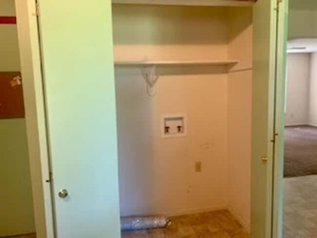 Building Photo - Spacious Heights 3 Bed!