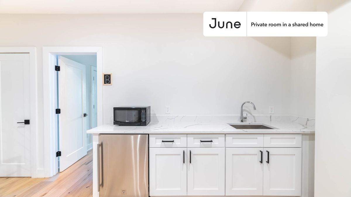 Building Photo - Room in Shared 3 bed/2.5 bath home in Columbia Heights