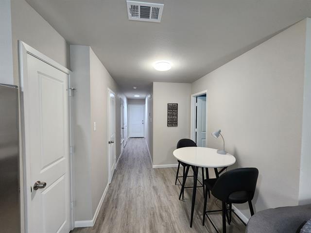 Building Photo - 511 Oakwood Ln