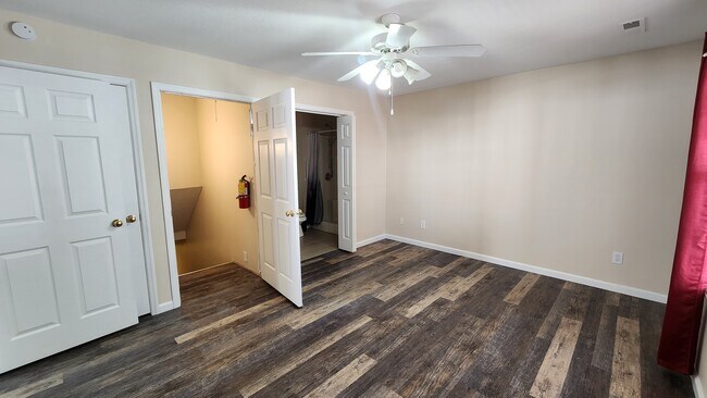 Master bedroom/stairs to garage - 833 Plantation Dr