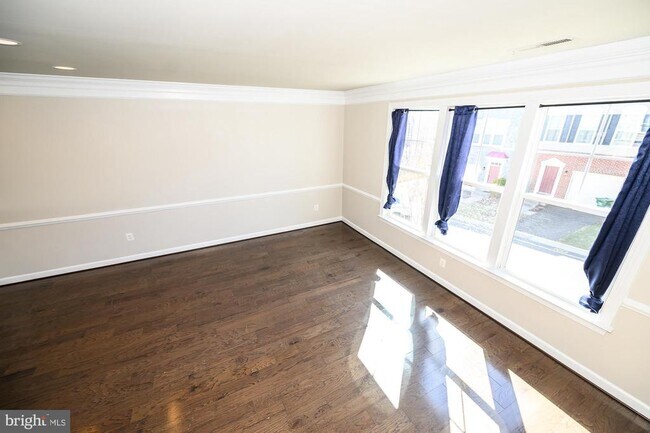 Building Photo - 105 Lantana Ln