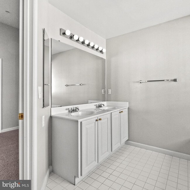 Building Photo - 5006 Grimm Dr