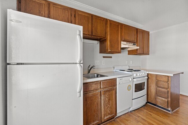 Building Photo - Charming 1-Bedroom Condo: Your Coastal Retreat Awaits in Myrtle Beach!