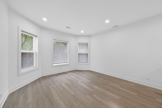 Building Photo - 328 N Lockwood Ave