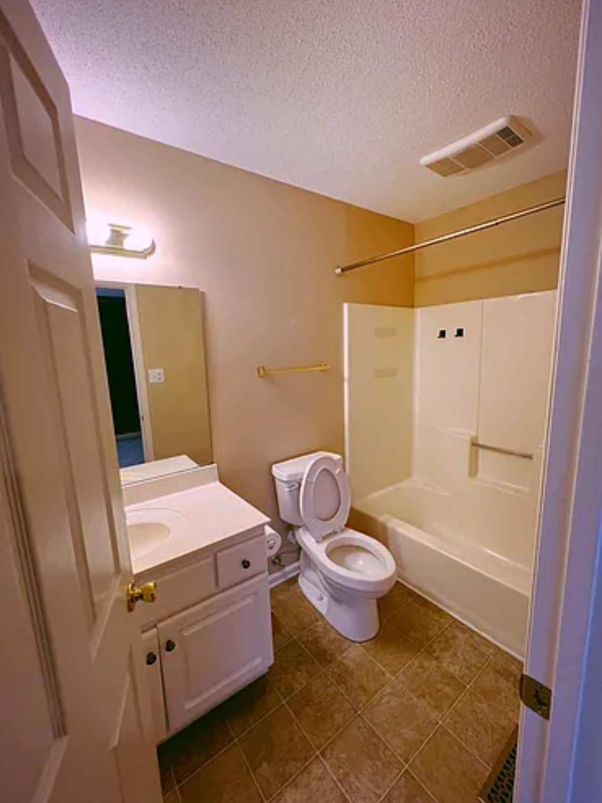 Building Photo - 21899 Williamsburg Dr