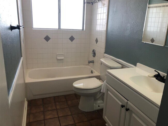 Building Photo - 1005 Ramada Dr