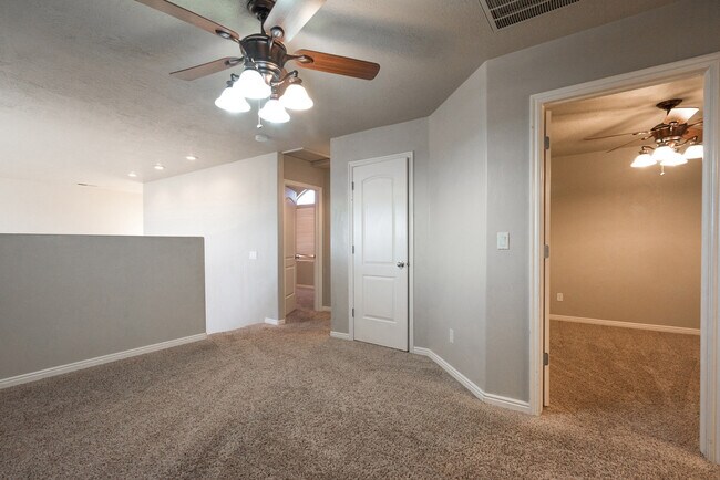 Building Photo - Beautiful St. George Home - Community Pool...