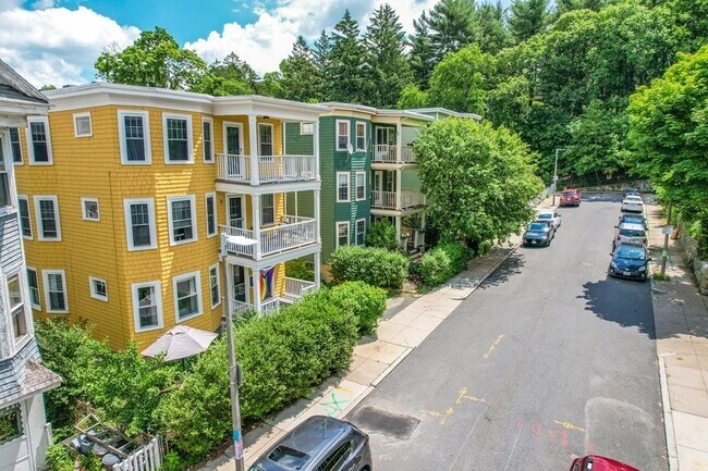 Building Photo - 72-72 Woodlawn St
