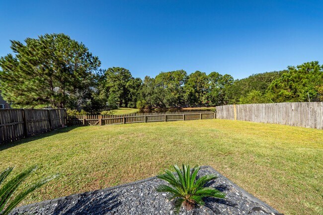 Building Photo - 4 Bedroom, 2.5 Bathroom Home in Brownswood...