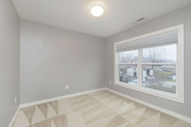 Building Photo - Lovely 3 Bedroom 2.5 Bath Townhome Steps From The Monon!