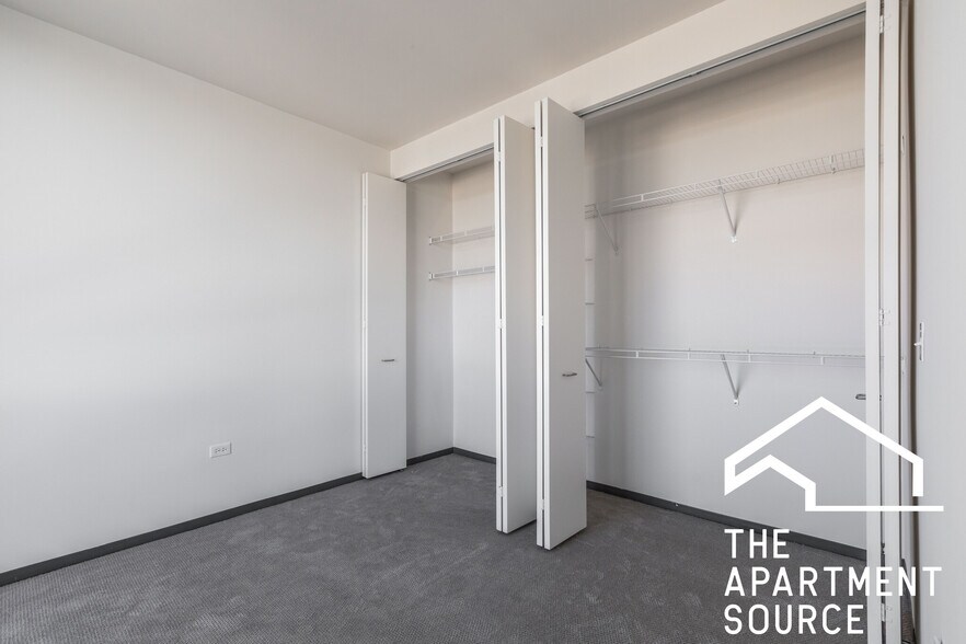 Building Photo - 2340 N California Ave