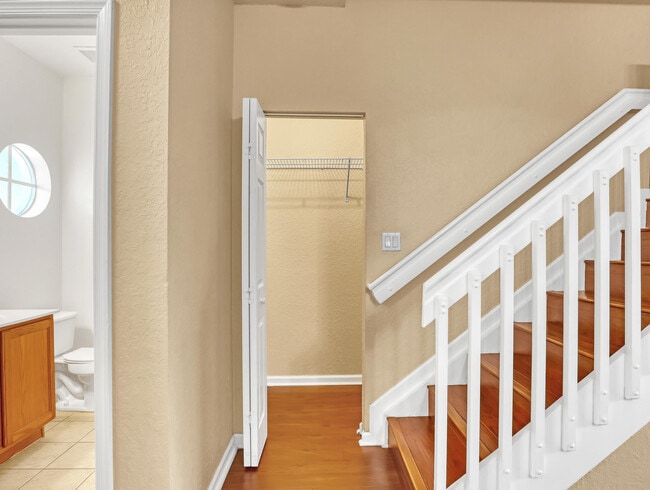 Building Photo - 2226 Oakmont Dr