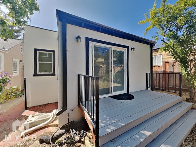 Building Photo - 3732 Buell St