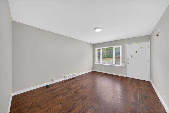 Building Photo - 5638 Helen Ave