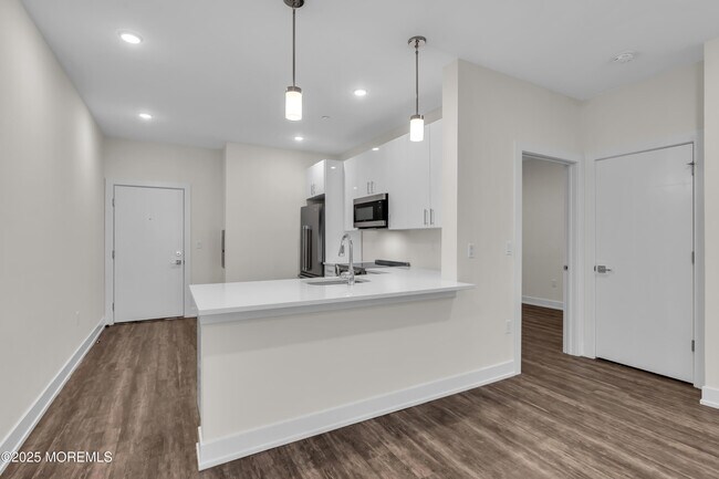 Building Photo - 521 Lake Ave