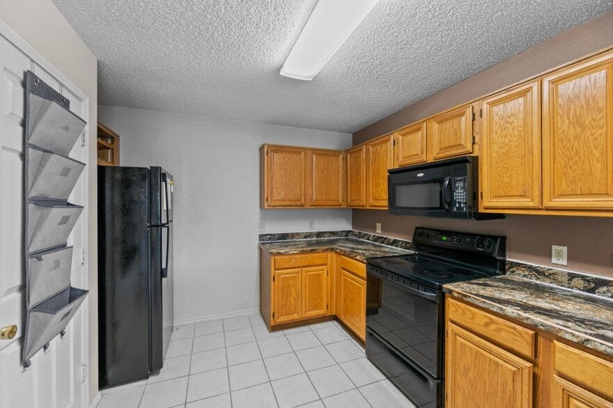 Building Photo - Stylish Fort Worth Home Near Chisholm Trail!